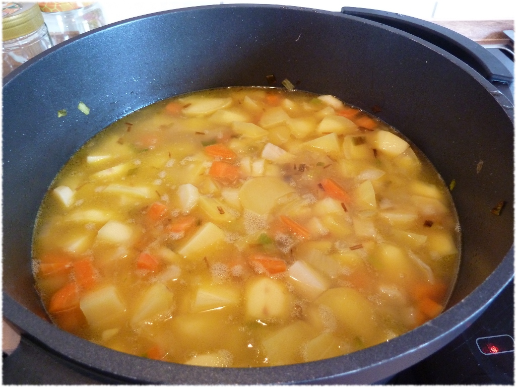 aufgefüllt mit Wasser oder Brühe