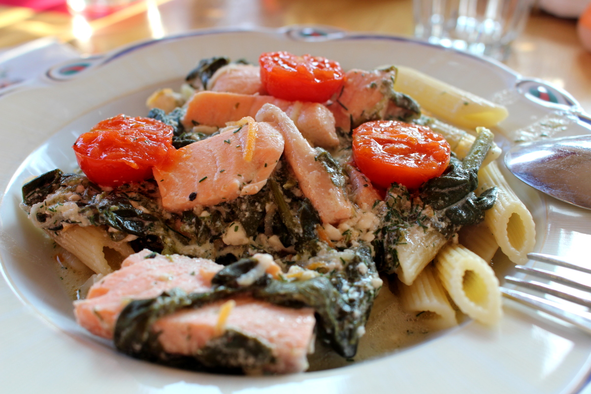 Lachs-Spinat-Ricotta-mitKirschtomaten-Pasta11