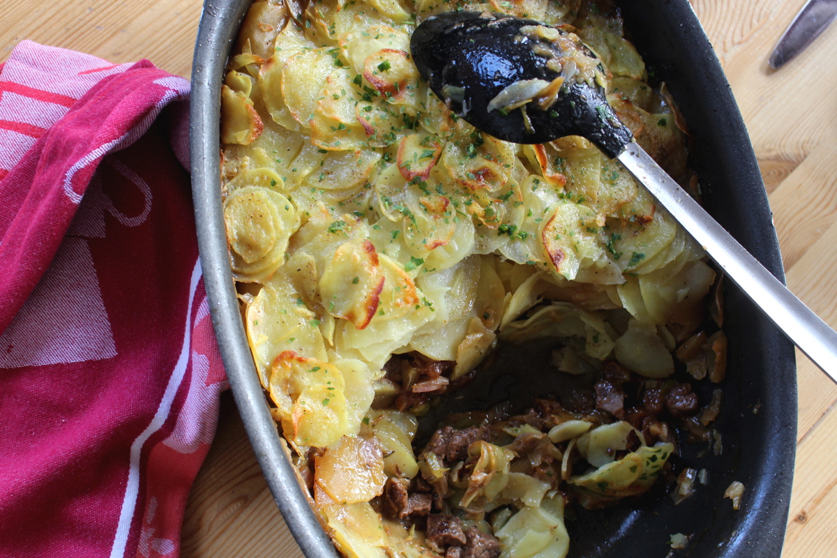 Rindfleischtopf-mit-Porree-getrockneten-Aprikosen-und-Kartoffelhaube18