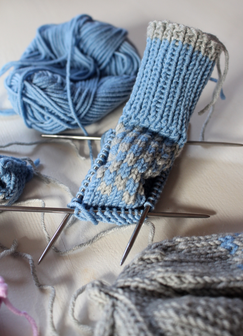 Baby-Mützchen-und-schühchen-gestrickt02