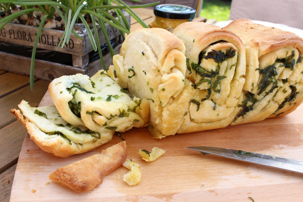 Bärlauch-Knoblauch-Brot11