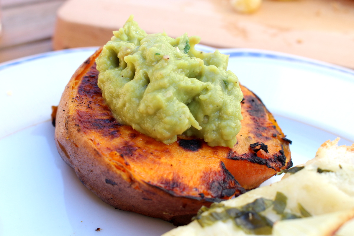 Grillen-vegetarisch-Avocado-Kichererbsendip-Süßkartoffel01