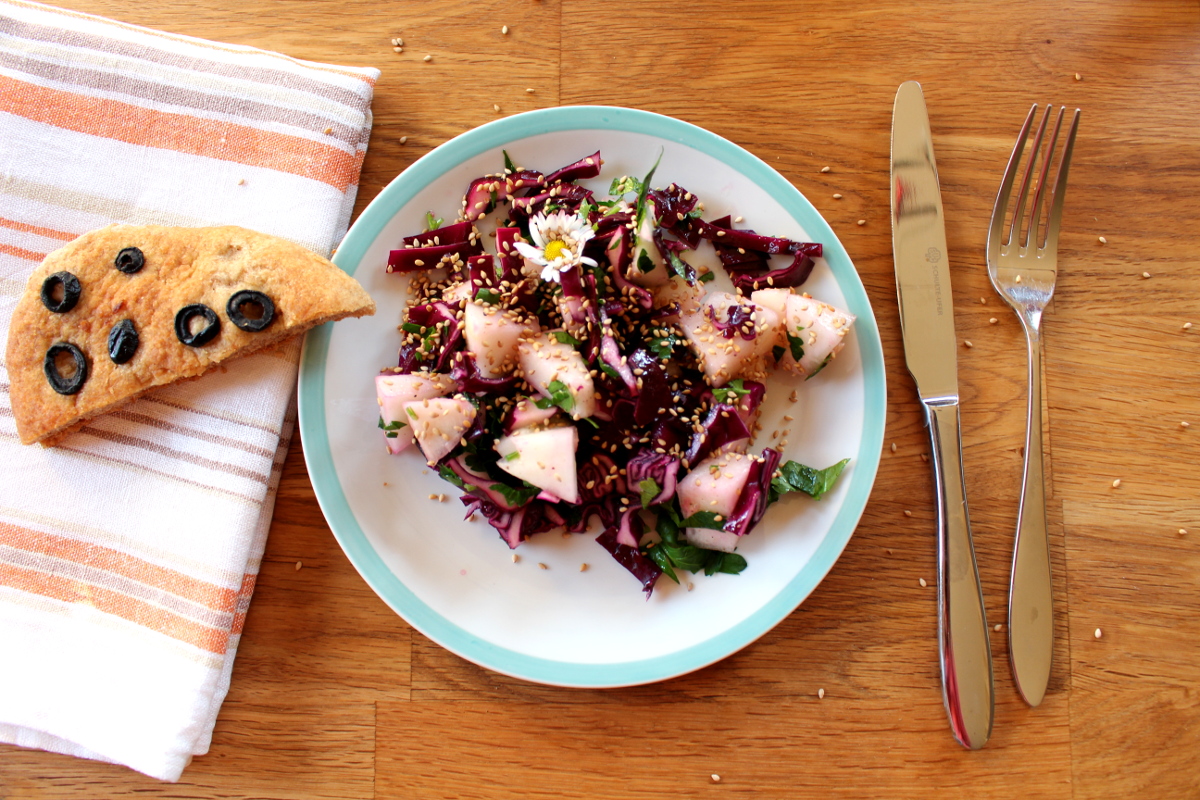 Rotkohl-Melone-Salat_mit_Ingwer-Zitronendressing07